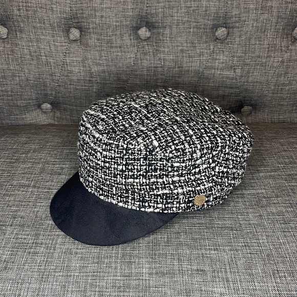 Express Accessories - EXPRESS Tweed Hat in Black and White